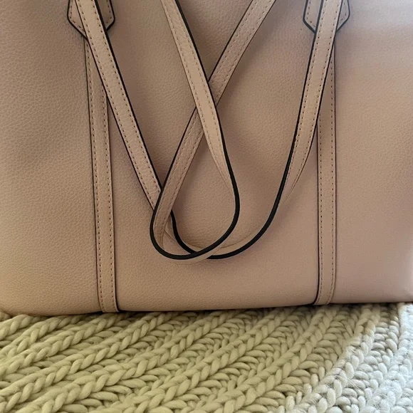 Tory Burch purse. - Picture 12 of 12